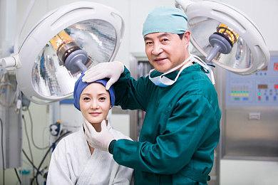 《最终幻想7重制版》PC版折叠椅Mod 爱丽丝笑的好开心